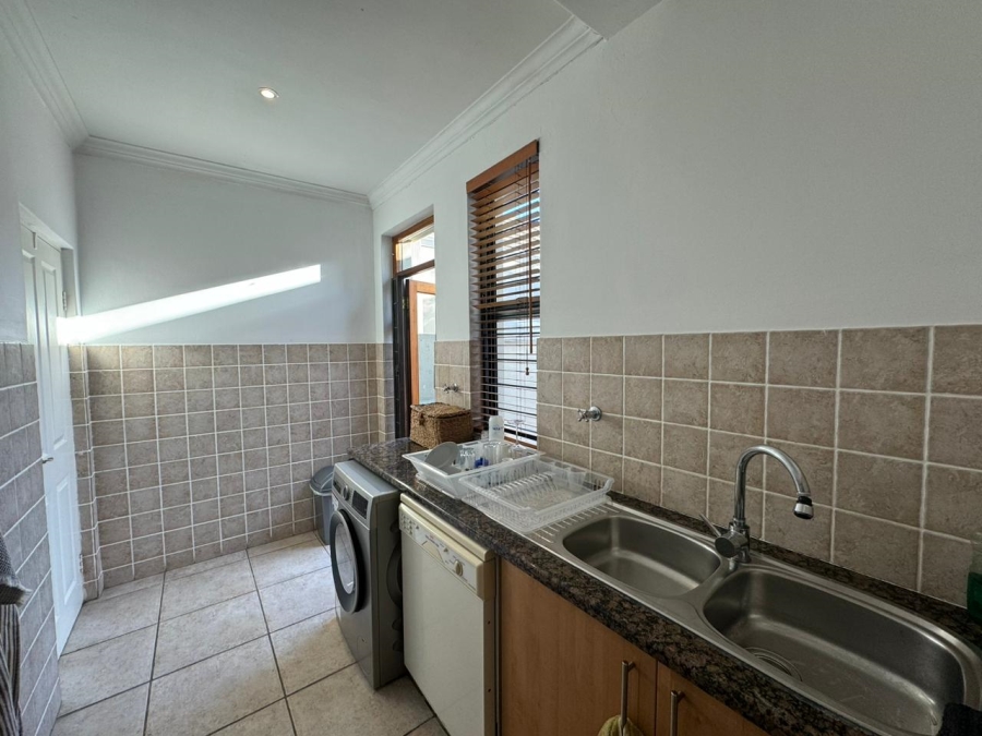 To Let 3 Bedroom Property for Rent in Royal Ascot Western Cape
